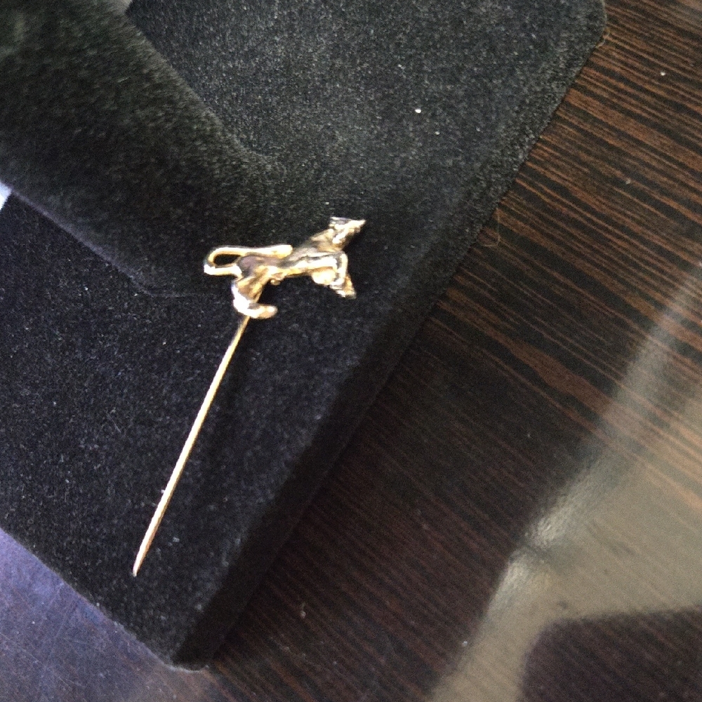 Vintage Elegant Gold Cougar Lapel Pin